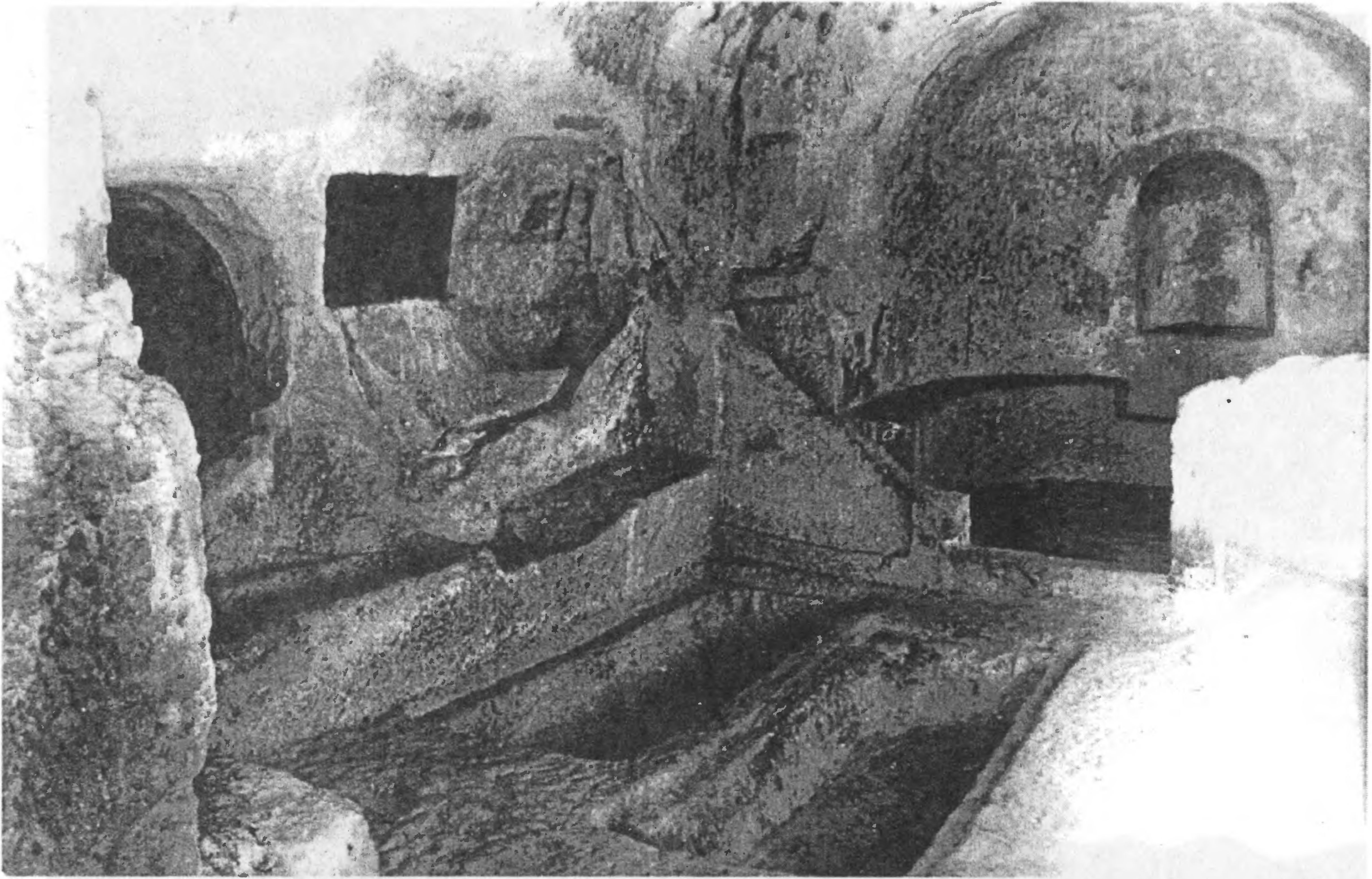 Рис. 249. Мангуп. Южный монастырь. Церковь. Общий вид Рис. 249. Мангуп. Южный монастырь. Церковь. Общий вид