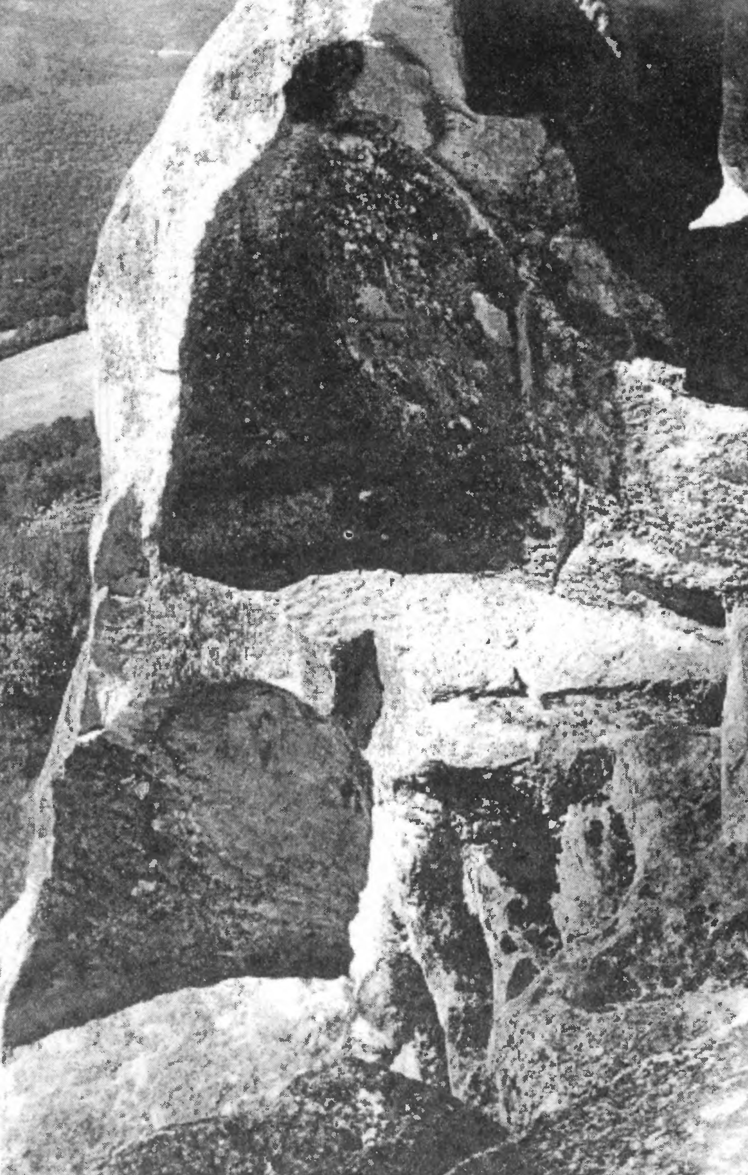 Рис. 257. Мангуп. Южный монастырь. Разрушенные помещения № 3,4 Рис. 257. Мангуп. Южный монастырь. Разрушенные помещения № 3,4