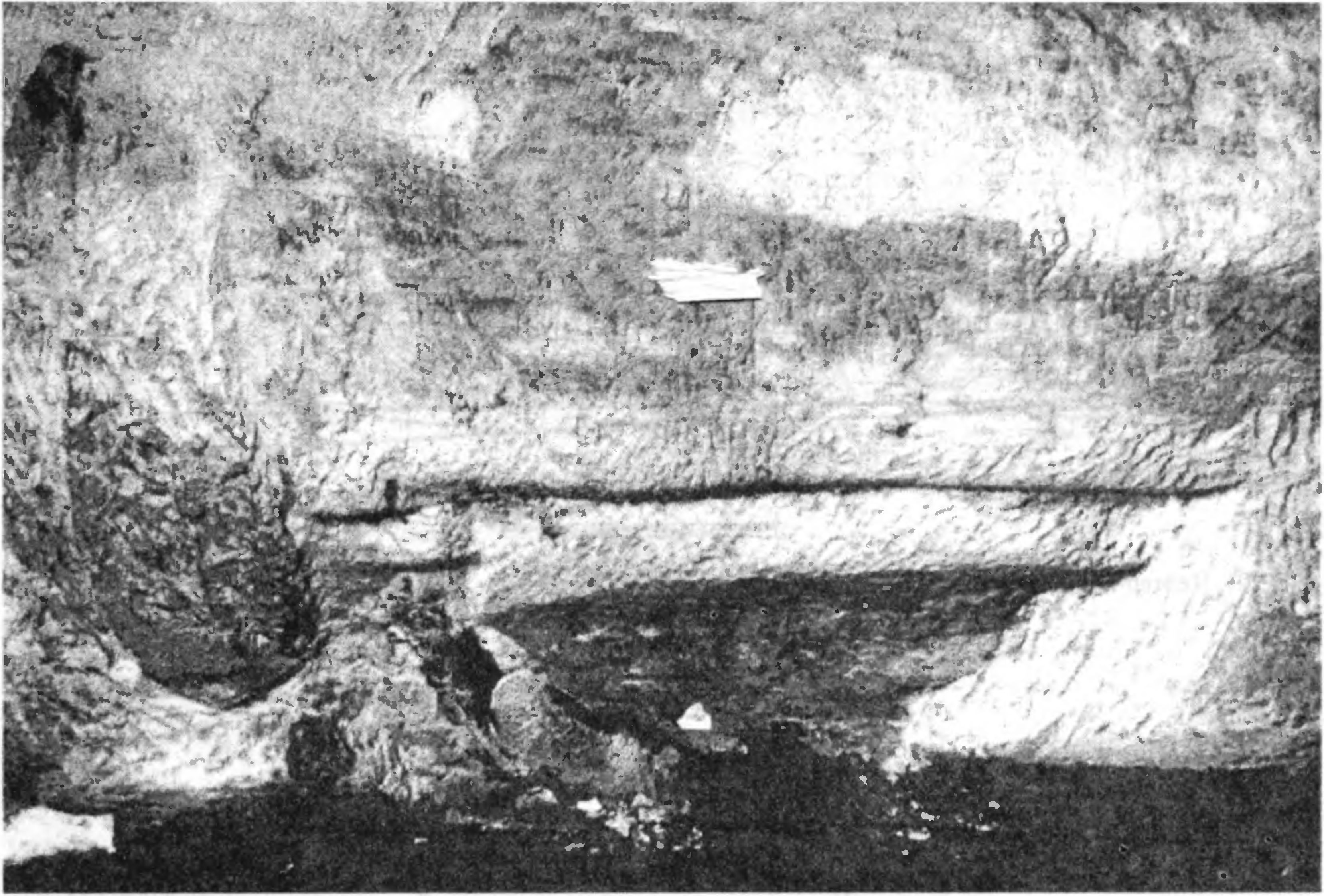 Рис. 294. Челтер-Коба. Церковь. Алтарь Рис. 294. Челтер-Коба. Церковь. Алтарь
