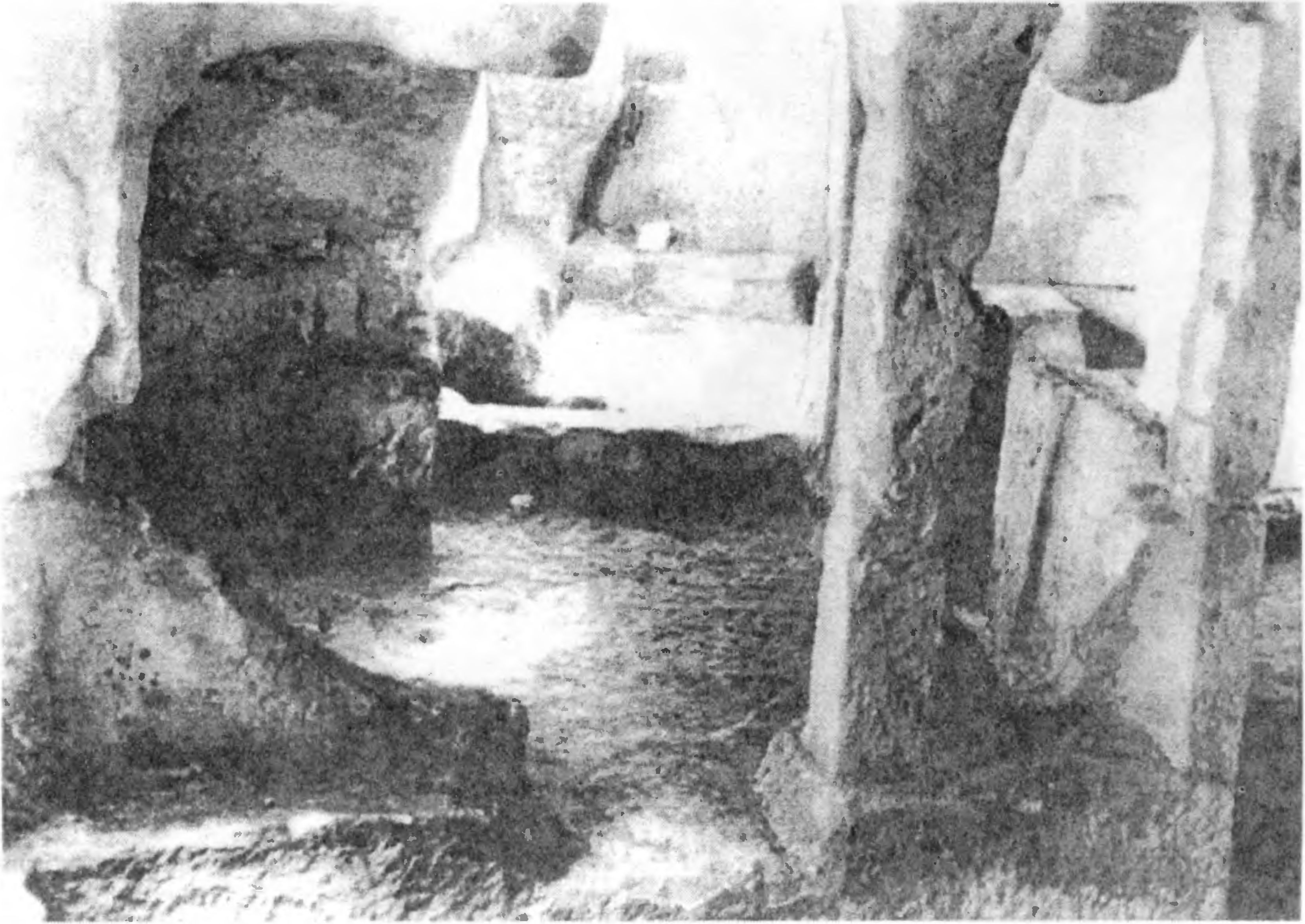Рис. 326. Тепе-Кермен. «Церковь с баптистерием». Алтарь. Вид с запада Рис. 326. Тепе-Кермен. «Церковь с баптистерием». Алтарь. Вид с запада