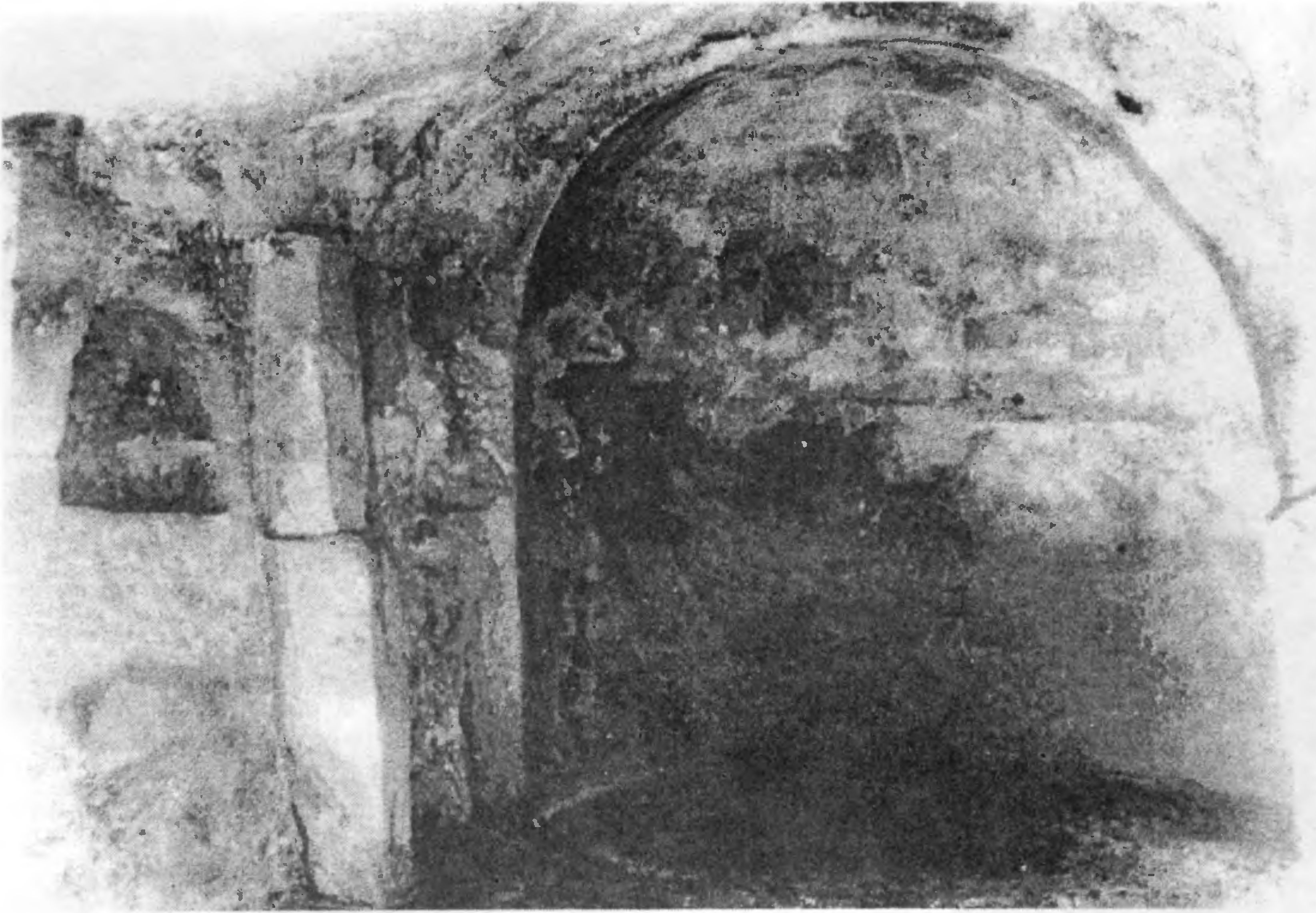 Рис. 336. Тепе-Кермен. «Церковь с ризницей». Алтарь Рис. 336. Тепе-Кермен. «Церковь с ризницей». Алтарь