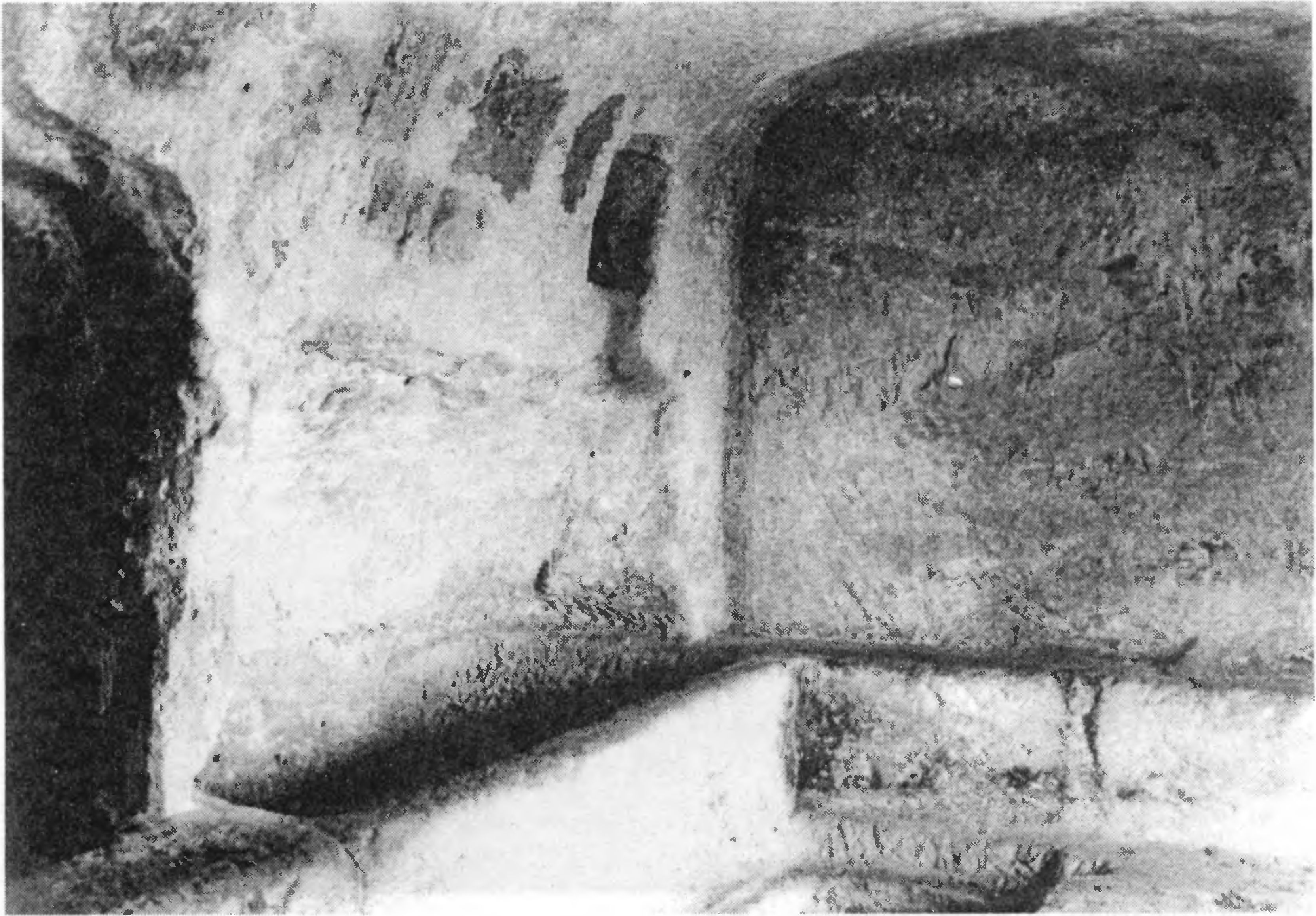 Рис. 338. Тепе-Кермен. «Церковь с ризницей». Южная и западная стены Рис. 338. Тепе-Кермен. «Церковь с ризницей». Южная и западная стены