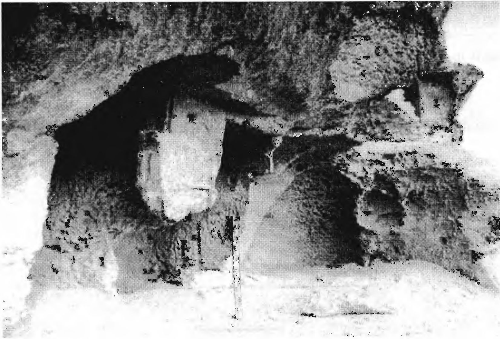 Рис. 69. Инкерман. Загайтанская скала. Церковь № 5. Общий вид Рис. 69. Инкерман. Загайтанская скала. Церковь № 5. Общий вид