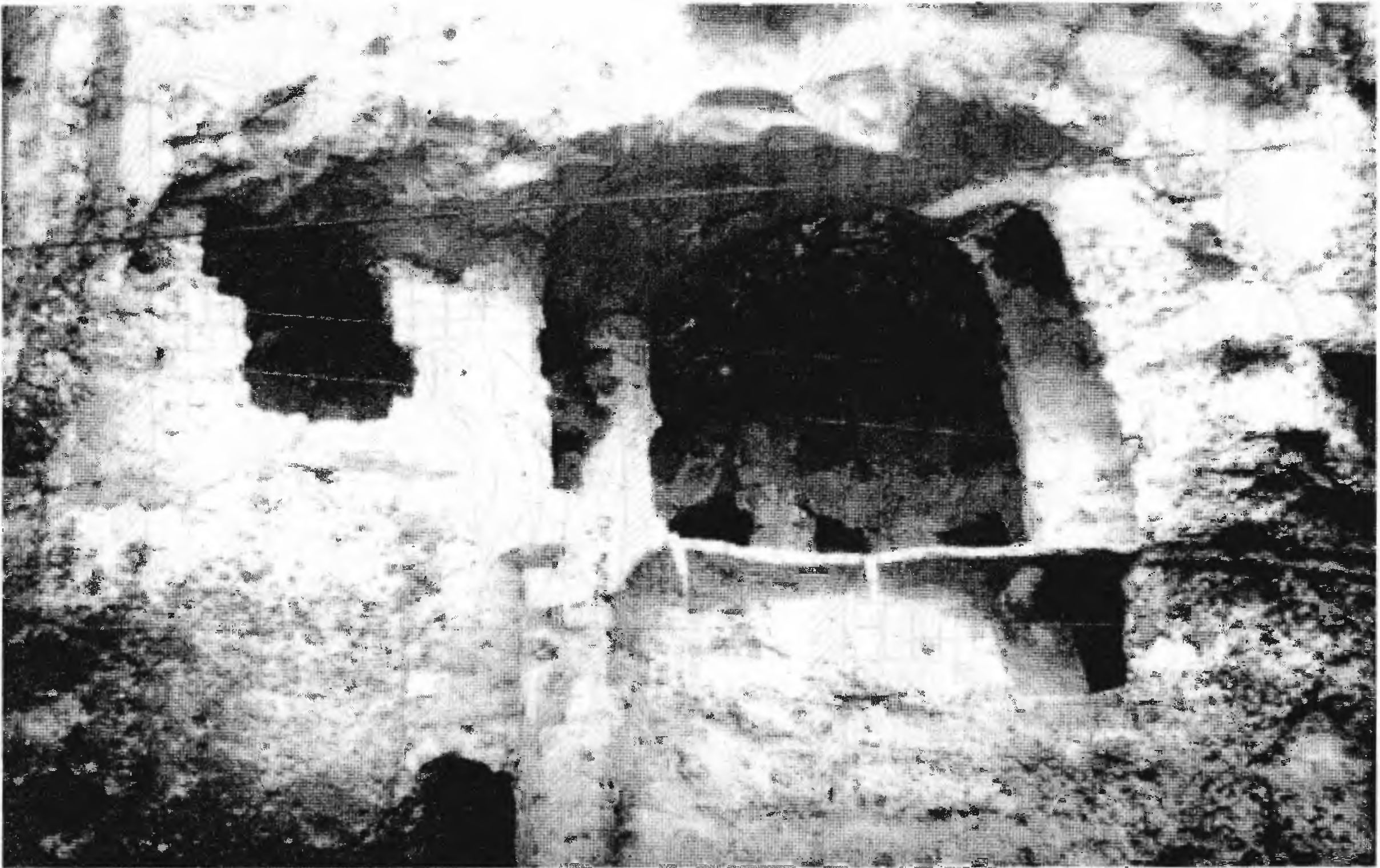 Рис. 97. Инкерман. Монастырь св. Софии. Общий вид Рис. 97. Инкерман. Монастырь св. Софии. Общий вид
