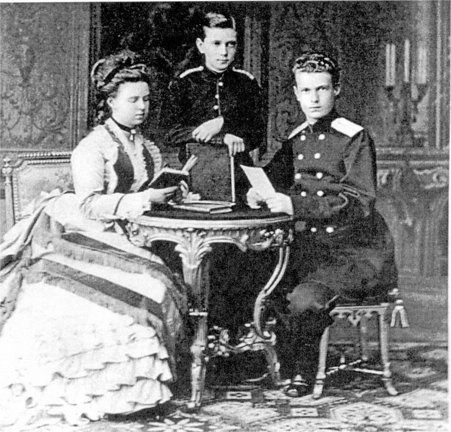 Дети Александра II — великие князья Павел и Сергей и великая княжна Мария Дети Александра II — великие князья Павел и Сергей и великая княжна Мария